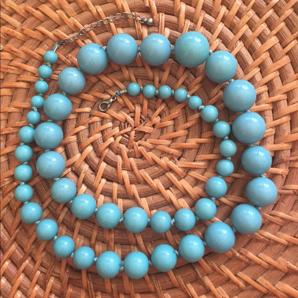 Graduated bead necklace